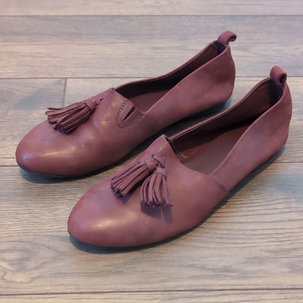 Women's Tassel Loafers in burgundy